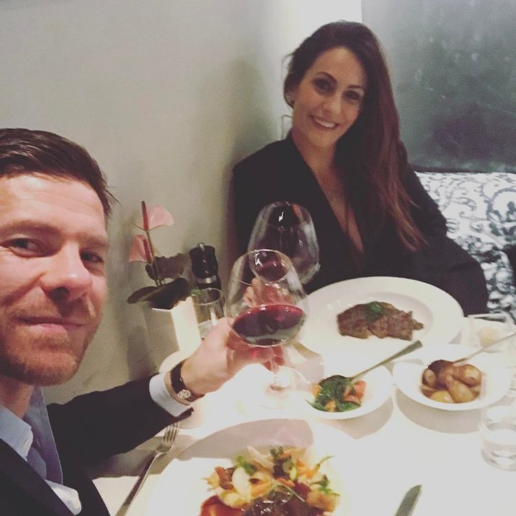 FCBayern's tweet photo. .@XabiAlonso machte gestern das 800. Spiel seiner Karriere (102 davon für den #FCBayern). Hut ab, Xabi! 🙌 Cheers! 🍷
#MiaSanMia https://t.co/OKPlRvbwpK