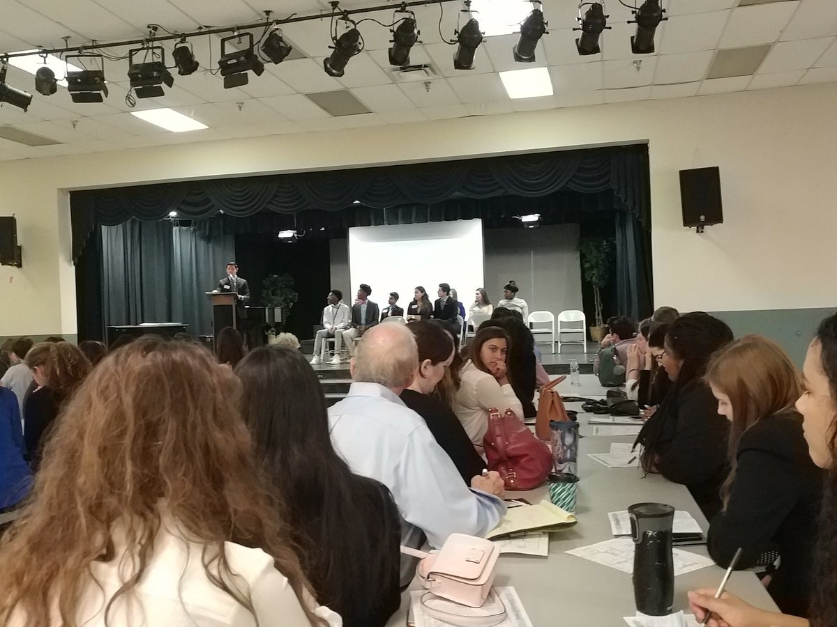 RicharRenee's tweet photo. Florida District of Key Club Zone G together to caucas and elect new officers! I love working with these servant leaders. #floridakeyclub https://t.co/PyMsSlkFQM