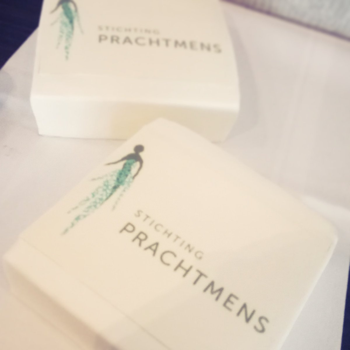 TortaDeliziosa's tweet photo. taart voor stichting prachtmens vandaag boek presentatie #lichtoverdonker #depressie geen taboe. Meer #verbondenheid minder #stigmatisering https://t.co/bruZYBcXaJ