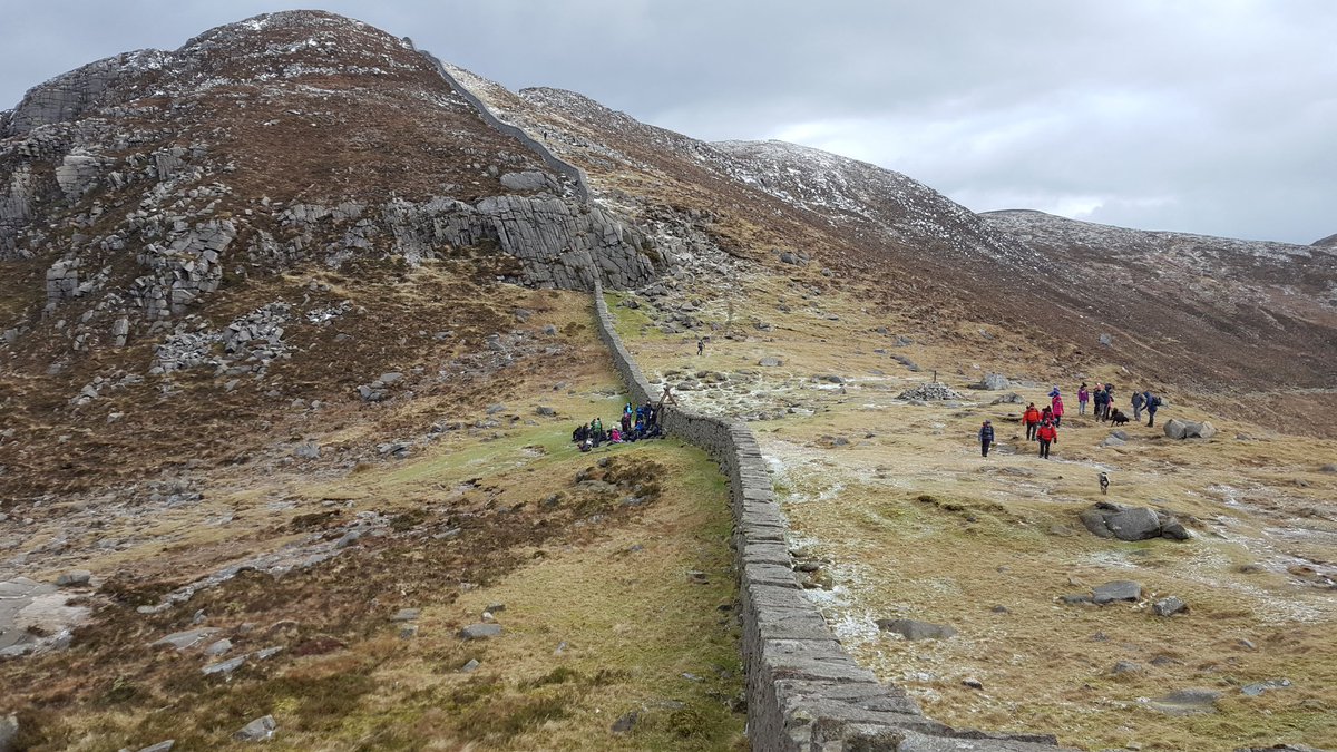 GaryLundy34's tweet photo. The Mourne Wall at Hares gap @newslineweather @EnjoyTheMournes @Mournelive @WalkNI https://t.co/Veu02eISDn