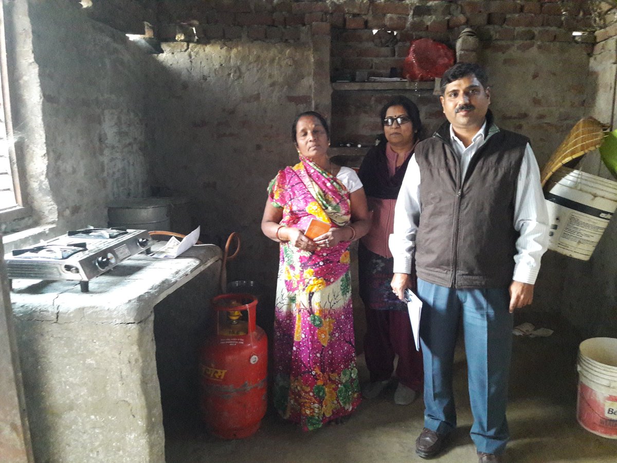 BPCLLucknow's tweet photo. PMUY inspections by TM BPCL Lucknow in Bahraich and Baranbanki dist. @dpradhanbjp @BPCLNRLPG @BPCLLPG @BPCLimited https://t.co/DOpyqhYJFq