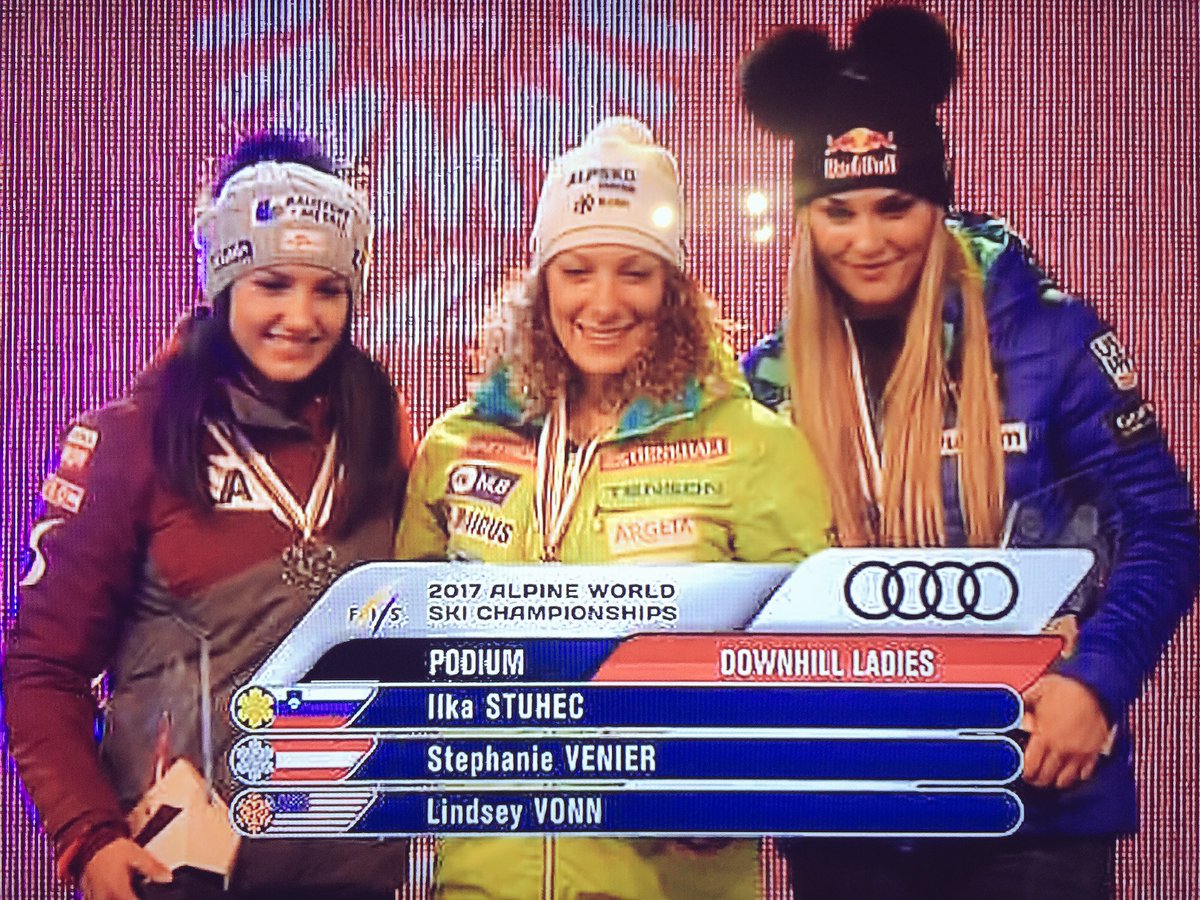 DanaMirna's tweet photo. Prelepo je bilo tole videti in slišati našo himno!!!🏅🇸🇮❤️Hvala @ilkastuhec !!!#SantMoritz #FisWorldSkiChampionships2017 #goldmedal #Slovenia https://t.co/BdWLsHGFsQ