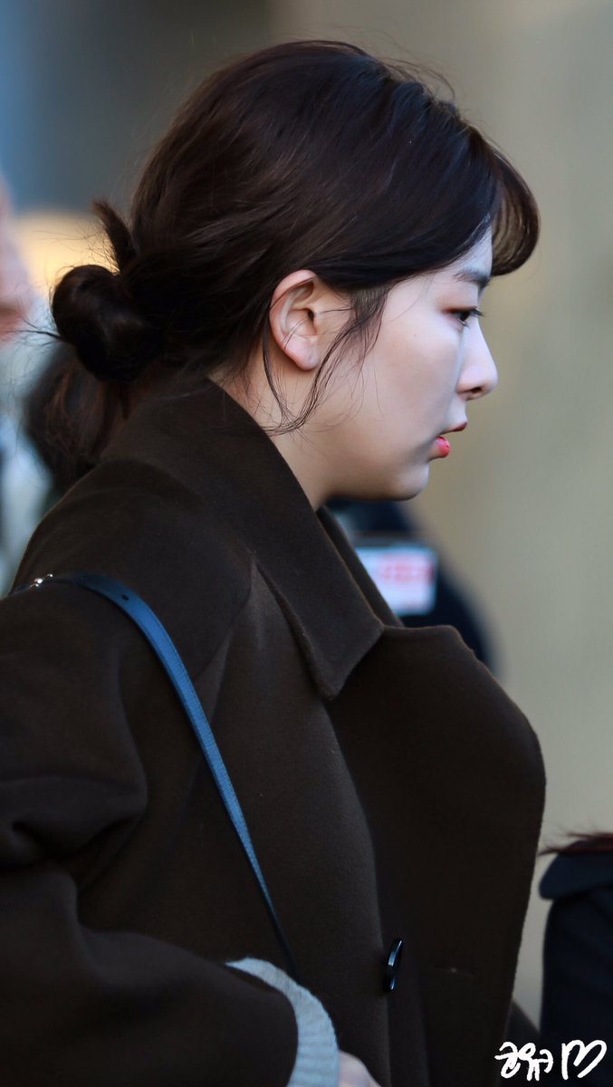koreadmirer's tweet photo. 170212 Red Velvet Incheon Airport 
인천공항 입국
#RedVelvet #레드벨벳 #슬기 #Seulgi #スルギ https://t.co/St0IVFXEW3