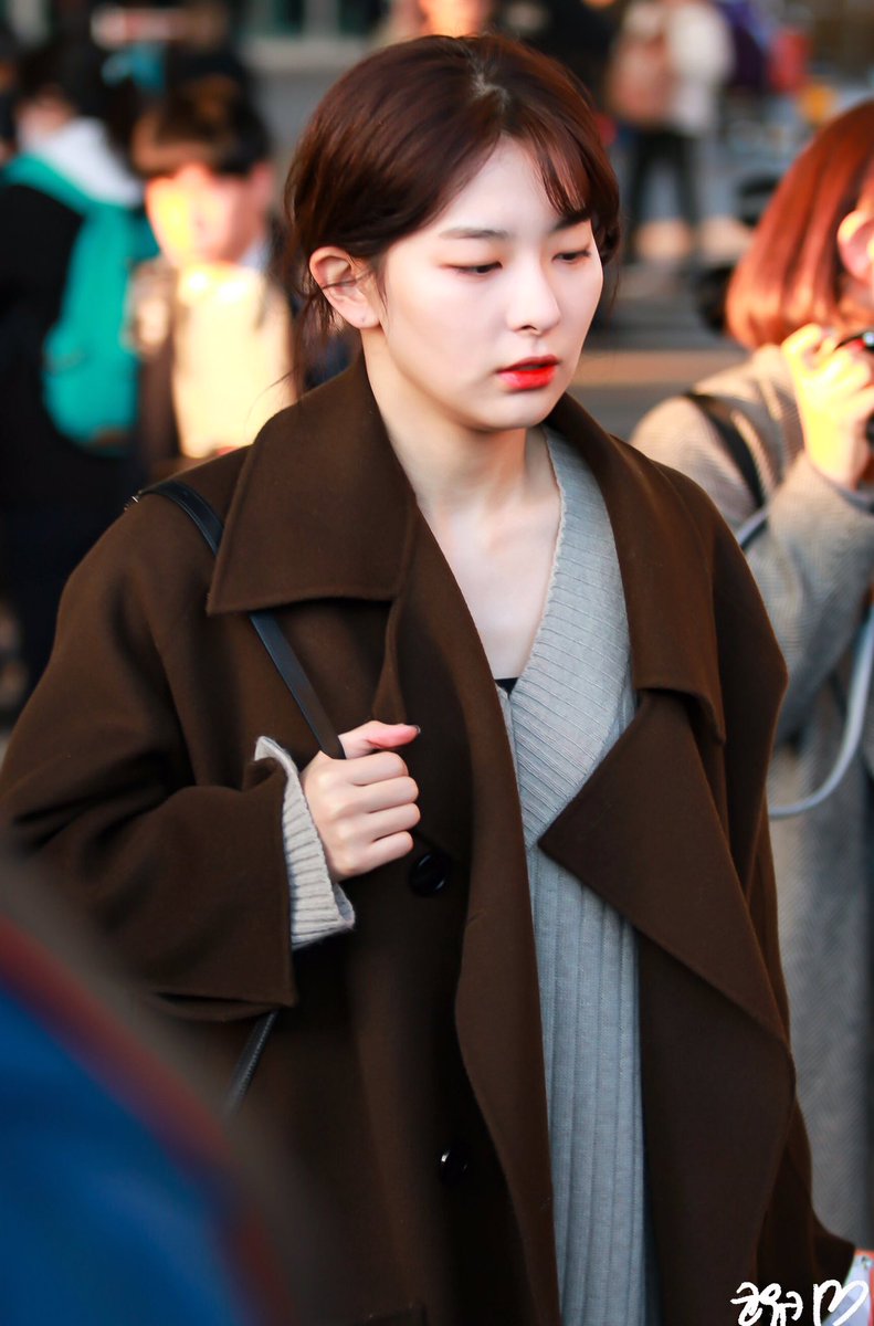 koreadmirer's tweet photo. 170212 Red Velvet Incheon Airport 
인천공항 입국
#RedVelvet #레드벨벳 #슬기 #Seulgi #スルギ https://t.co/St0IVFXEW3