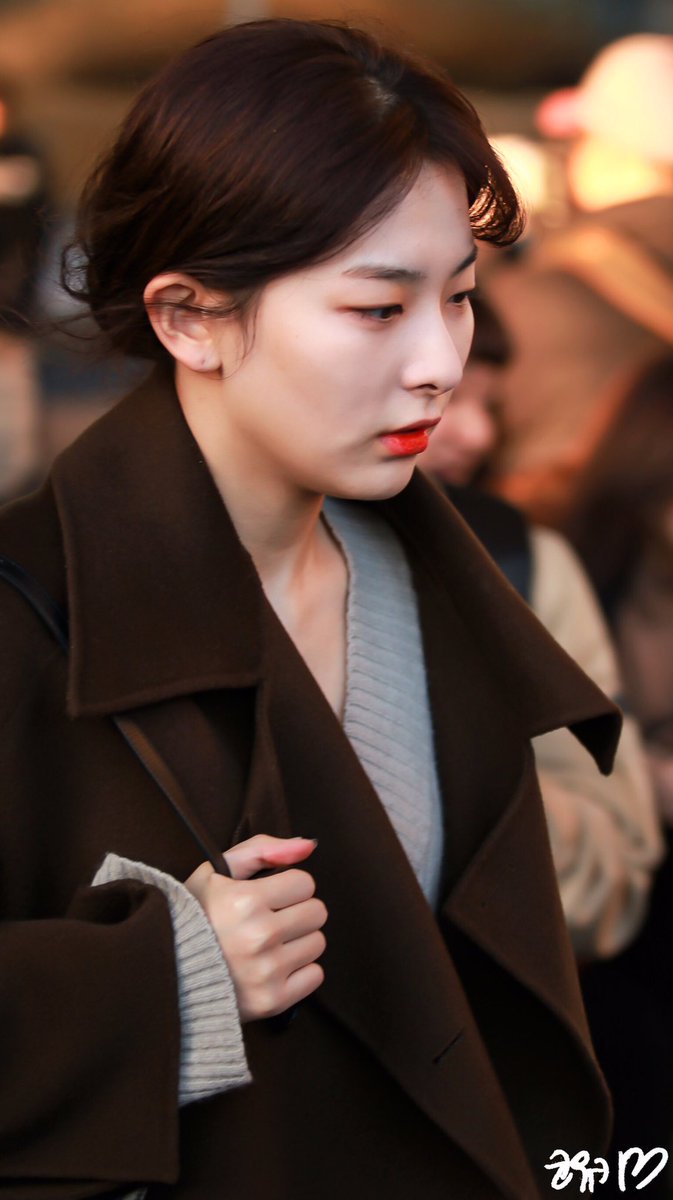 koreadmirer's tweet photo. 170212 Red Velvet Incheon Airport 
인천공항 입국
#RedVelvet #레드벨벳 #슬기 #Seulgi #スルギ https://t.co/St0IVFXEW3