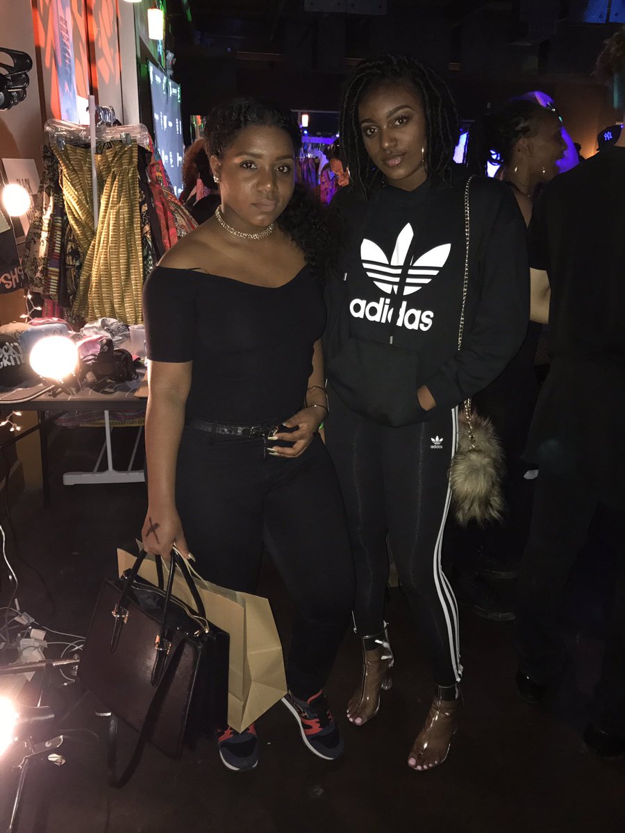 ItsGloriaHorton's tweet photo. Special thanks to @Pish___Posh for hooking me up lastnight..✨ #ShopPishPosh #B2HH #ItsGloriaHorton https://t.co/hjz3NBuvIT