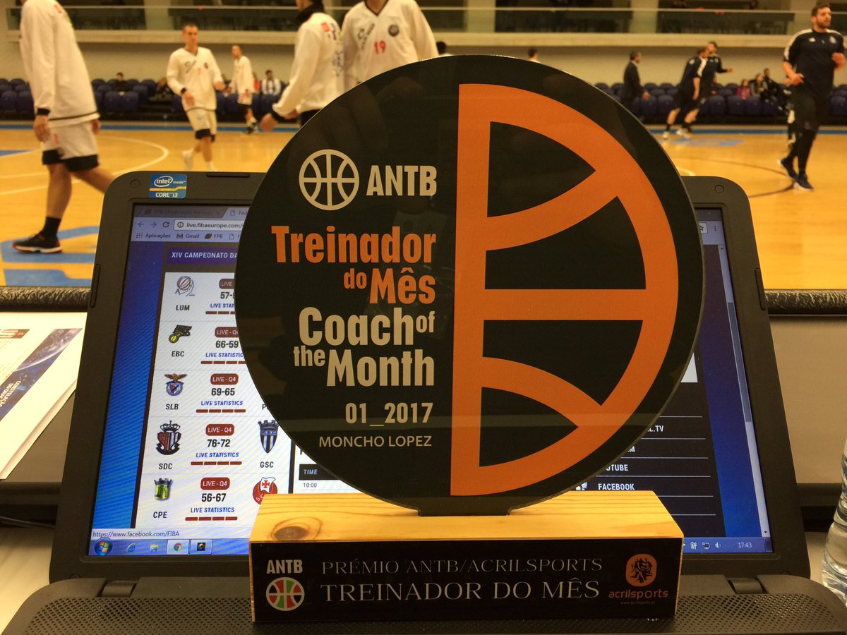 CoachNunoSousa's tweet photo. Treinador do Mês só podia ser o nosso 💪🏀👌 #fcporto #fcpbasket https://t.co/1K6ypPLNpX