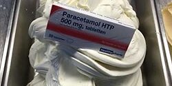 IcedealerLive's tweet photo. LOL... eine Eisdiele in Niederlande ... Geschmack Paracetamol 😅😅 https://t.co/jk9QYcK7WR