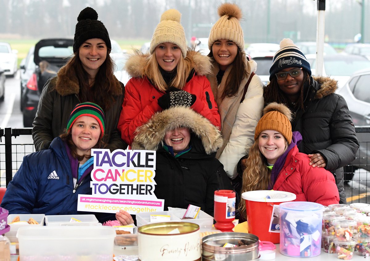 asandysmith's tweet photo. @LSULHC @OfficialBeeHC @TackleCancerTog #sellingcakes https://t.co/GdZyd7OGXM