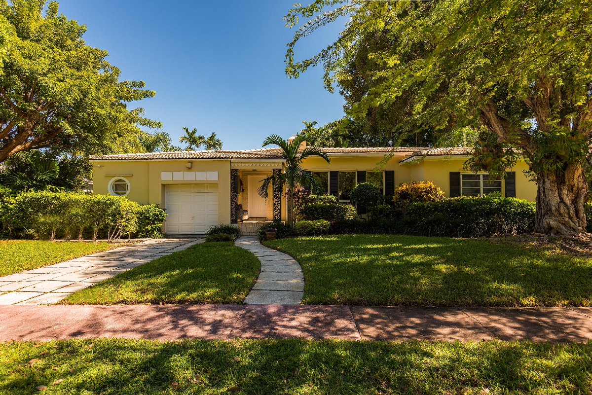 EstherPercal's tweet photo. Open today from 2-4PM - 4411 Nautilus Drive in #MiamiBeach 4BD/3BA pool home #nautilus #miamibeachopenhouse #miamiopenhouse https://t.co/n03ab9dYWm