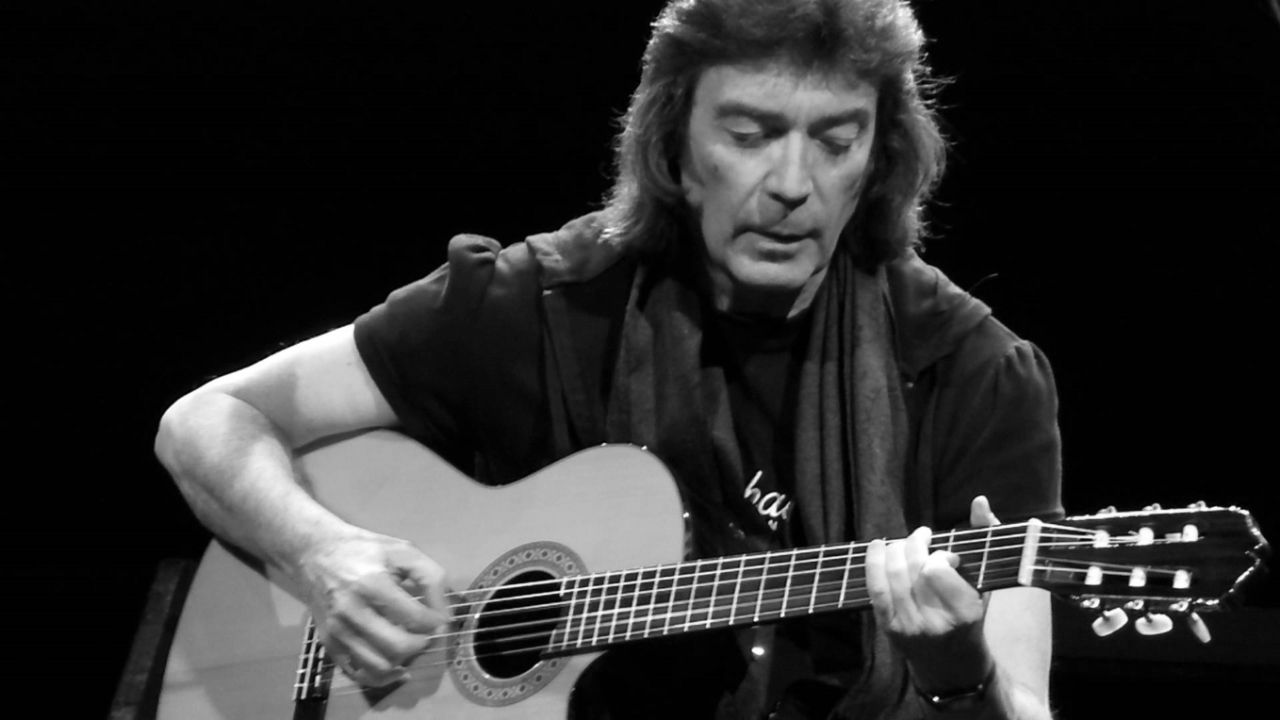 Happy birthday to Steve Hackett, who is 67 today! 