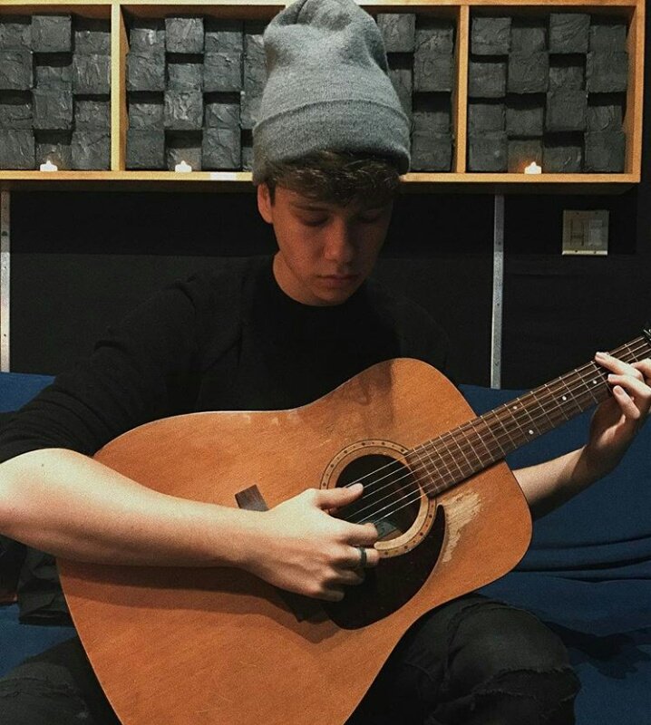 albatpwk_'s tweet photo. sebastian olzasnki is the most beautiful human being // @sebtsb https://t.co/Ypz2gOco80