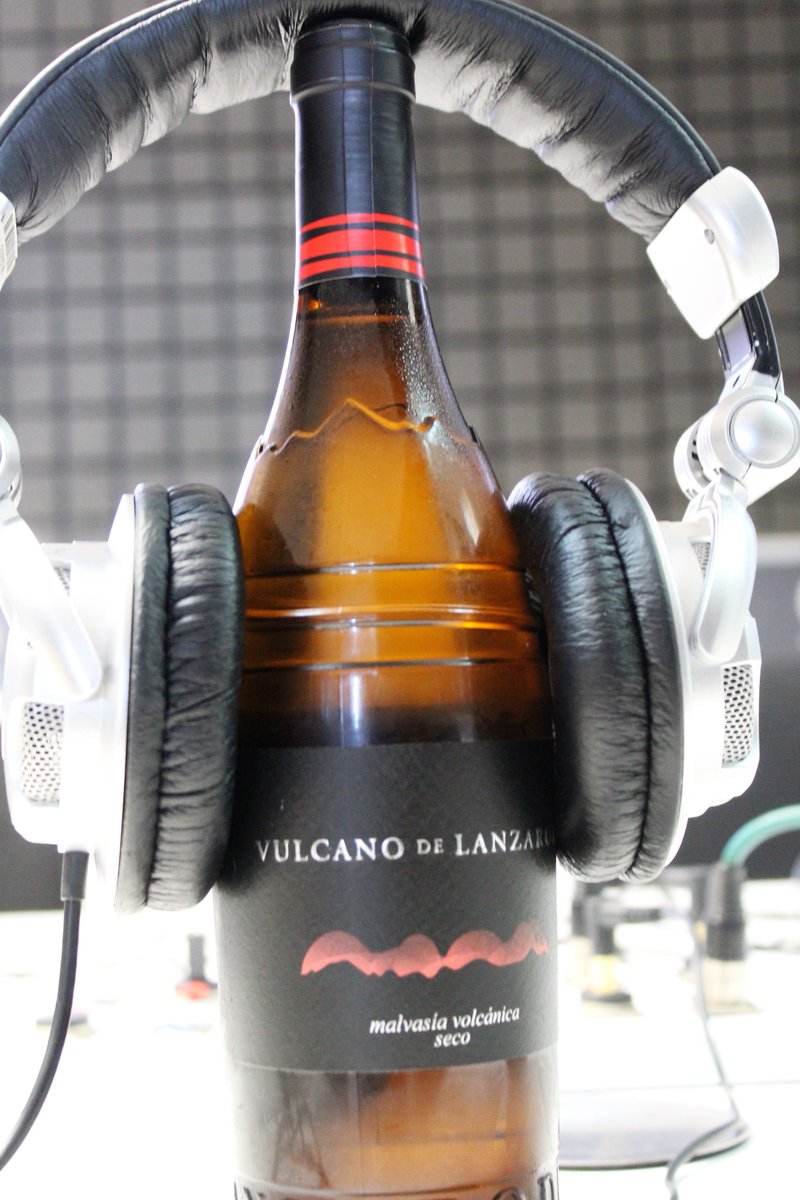 vadecopasradio's tweet photo. #Vinos y #vinilos el viernes pasado en #vadecopas
https://t.co/UXYTiQsRa9
#radioyvino #vinoscanarios #amantesdelvino #canarywines #wine https://t.co/QTP07Ge2QU