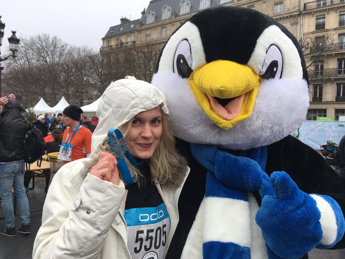 <a href="/odlocrystalrun/">Odlo Crystal Run</a> ❄️⛄️❄️ pour <a href="/parisenforme/">Paris en forme</a> j'adore la medaille!!! ❤❤❤ #CrystalRun #winterisrunning #WhyIRunLesAbbesses #WhyIRunParis