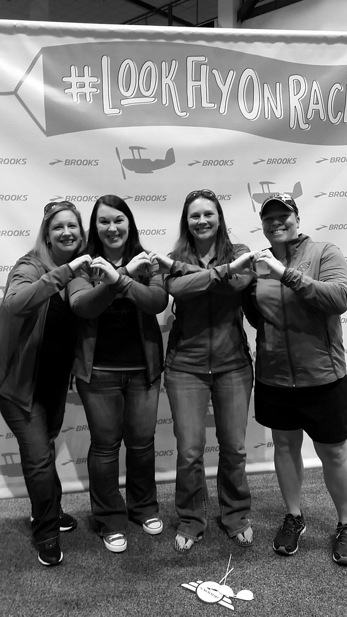 Leapfrog77Katie's tweet photo. @LoveGreenLake @promotionevents @sydvicious2 Good morning, getting ready to volunteer for the run. #loveemorleaveem #greenlake #SoleSisters https://t.co/VTHbvYWgyh