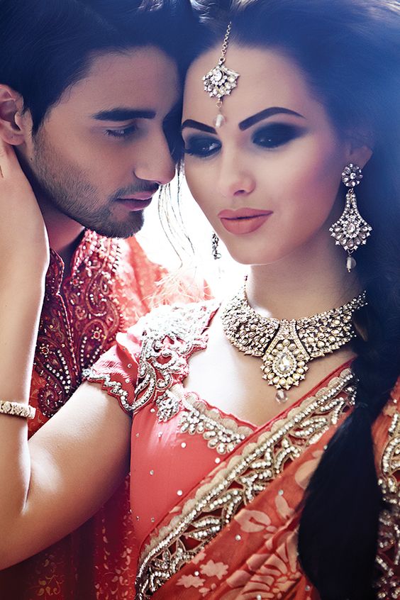 MazaaOnline's tweet photo. Such a great #Photograph captured of this #NewlyWed #Couple

#RT if you agree

#IndianGroom #IndianBride #Lehenga #Sherwani #MazaaAsianGuide https://t.co/AqAjlfLOjd