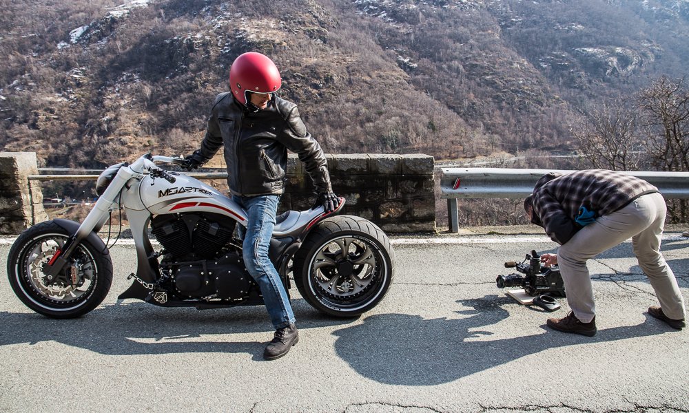 Valle_dAosta's tweet photo. #valledaostadascoprire protagonista su @RaiUno con Easy Driver (regia del servizio @lucabracali) @fortedibard P.S.Martin Perloz Fontainemore https://t.co/s5CoeaAu9J