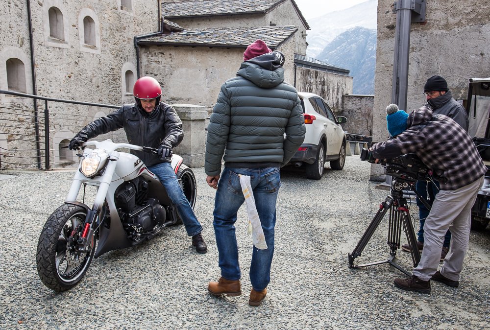 Valle_dAosta's tweet photo. #valledaostadascoprire protagonista su @RaiUno con Easy Driver (regia del servizio @lucabracali) @fortedibard P.S.Martin Perloz Fontainemore https://t.co/s5CoeaAu9J