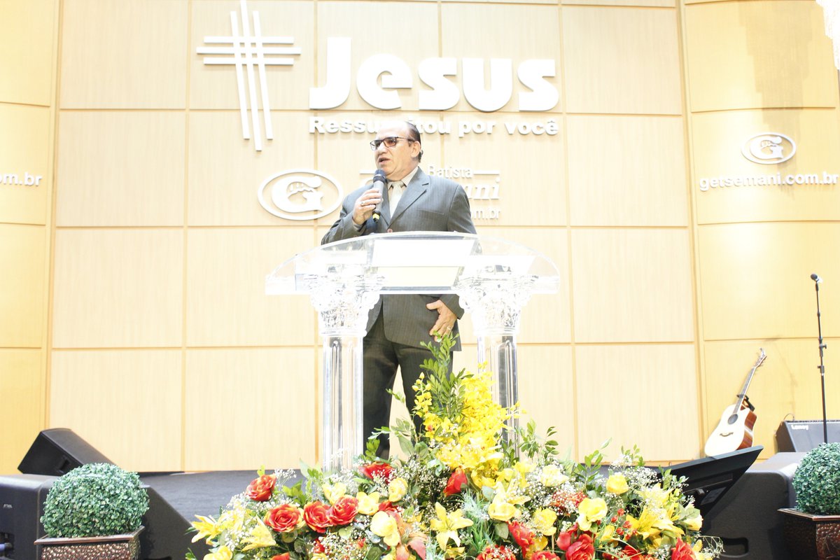 getsemanibh_'s tweet photo. "Deus está nos falando para nos santificarmos hoje, pois amanhã Ele fará maravilhas no meio de nós (Js.3.5)", Pr. @arthurosalee https://t.co/8mhRN44EZQ