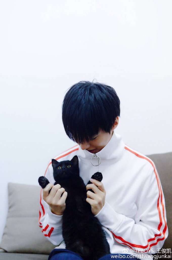TFBOYS_THFANS's tweet photo. {Trans} 170212 TFBOYS-王俊凯 Weibo Update #Junkai "SUPER BOYS สตาร์ท! ✌️✌️" https://t.co/ZsdDO7h2KE