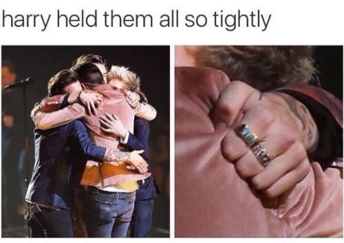 heyviolettrash2's tweet photo. #OneDirectionWeMissYou they love each other so much https://t.co/DOirwIjPtU