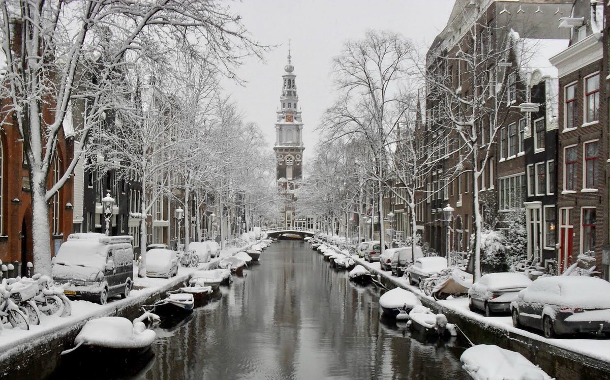 Amsterdam covered in snow this weekend. Makes the city even more pretty ❄️ #amsterdam #gramthedam #snow #winterwonderland