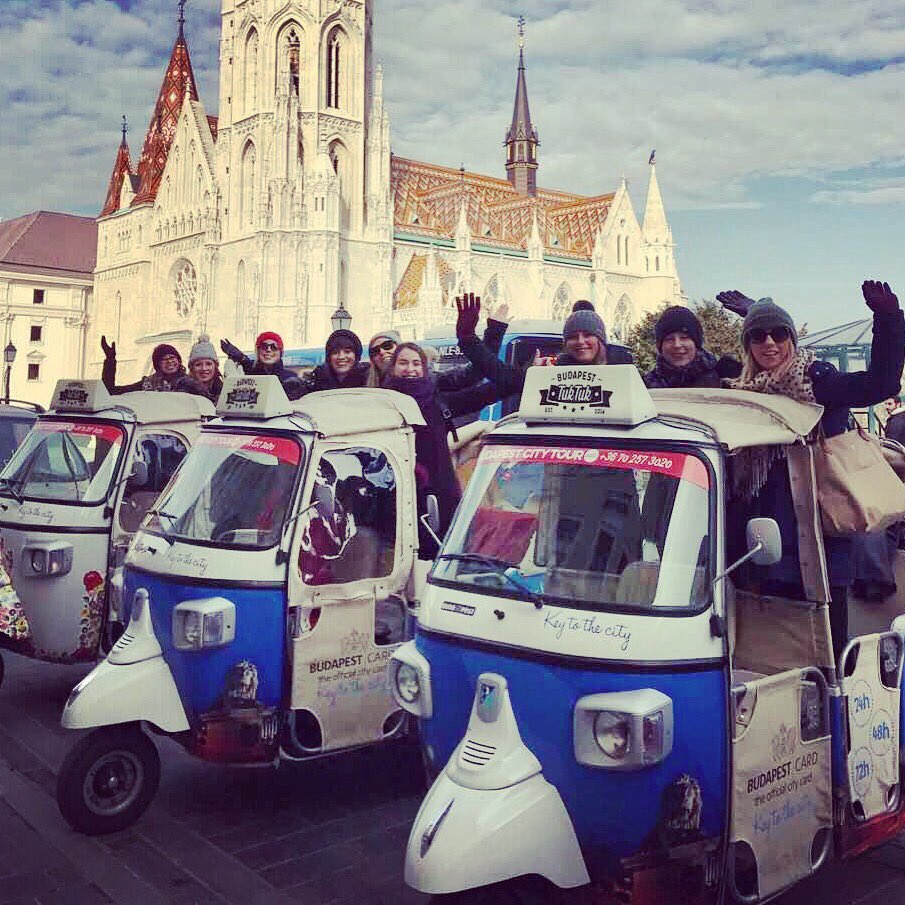 BUDAPESTTUKTUK's tweet photo. Hello BUDAPEST! 🙋🏻🙋🏼🚗☀️🔝😍

#timeforhungary #visitbudapest #budapesttuktuk #travelling # https://t.co/miOd6XAGEA