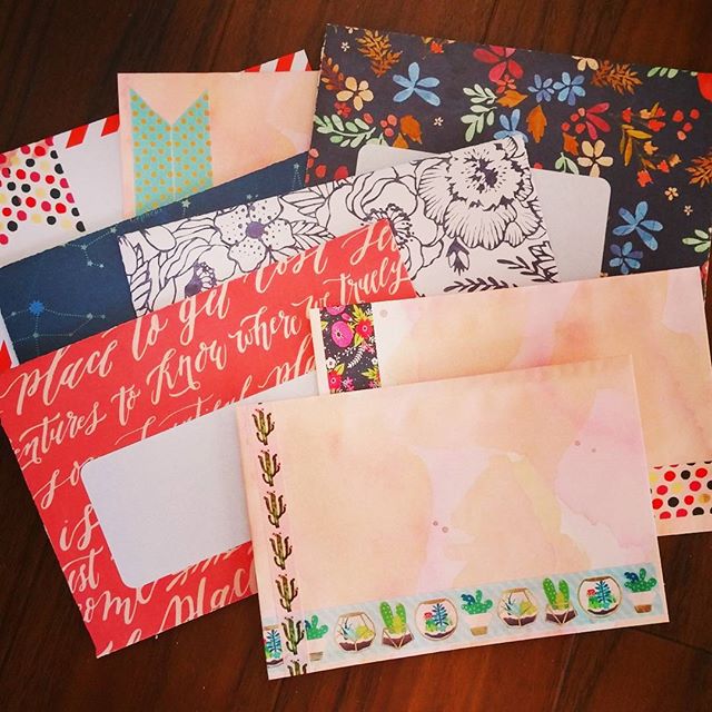 tarajoyandrews's tweet photo. Decorated envelopes ready for stamps and addresses. #snailmail #outgoing #handmadeenvelopes #mail #post #paper #paperaddict #stationeryaddic https://t.co/6ezCITRWG4