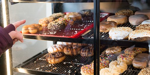 caseysgenstore's tweet photo. Donut you want to be my valentine? #Yum #CaseysDonuts https://t.co/lBQpGqRgpU