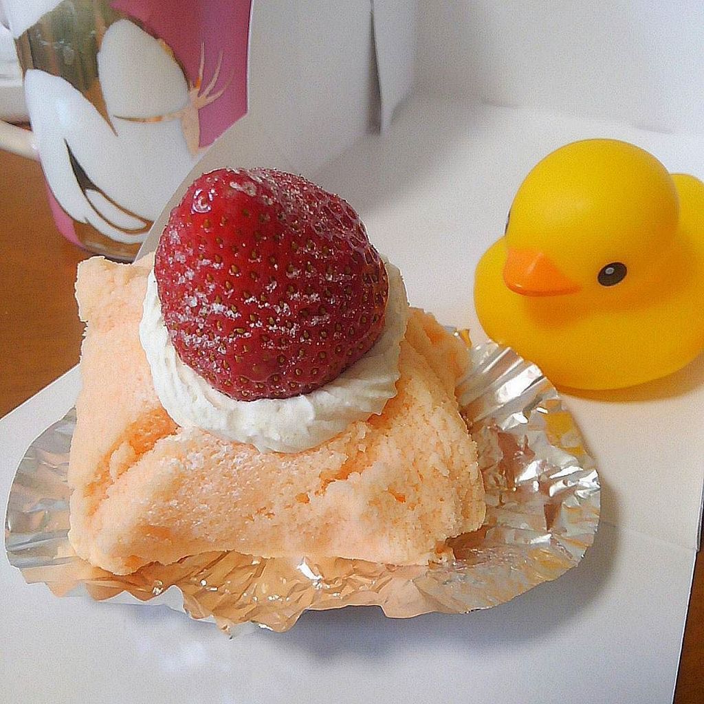かも 昨日夫が一人でボンとらやのケーキバイキングへ お土産に期間限定のあまおうピレーネを買ってきてくれた 大きなあまおう 幸せ ほっぺが落ちる美味しさ ボンとらや ピレーネ あまおう あまおう あまお かも 昨日夫が一人でボンとらやのケーキバイキングへ お土産に期間限定のあまおうピレーネを買ってきてくれた 大きなあまおう 幸せ ほっぺが落ちる美味しさ ボンとらや ピレーネ あまおう あまおう あまお