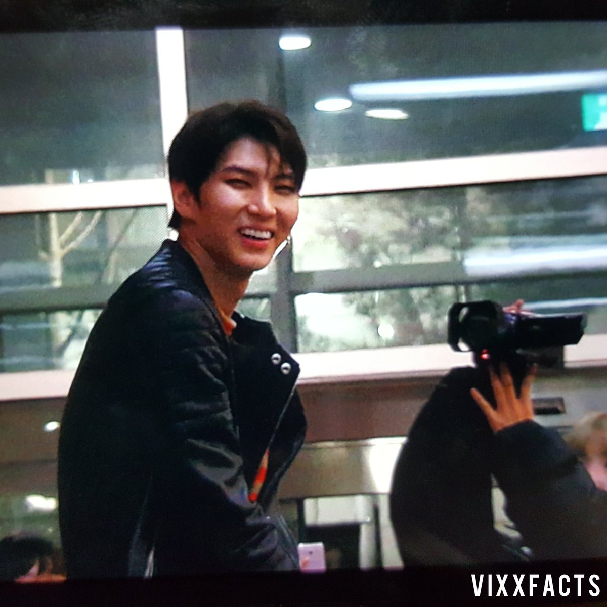 vixxfacts's tweet photo. [Preview] 170212 #VIXX Leo after Monte Cristo musical . He smiled a lot today 😍 https://t.co/bsdxhKB97F