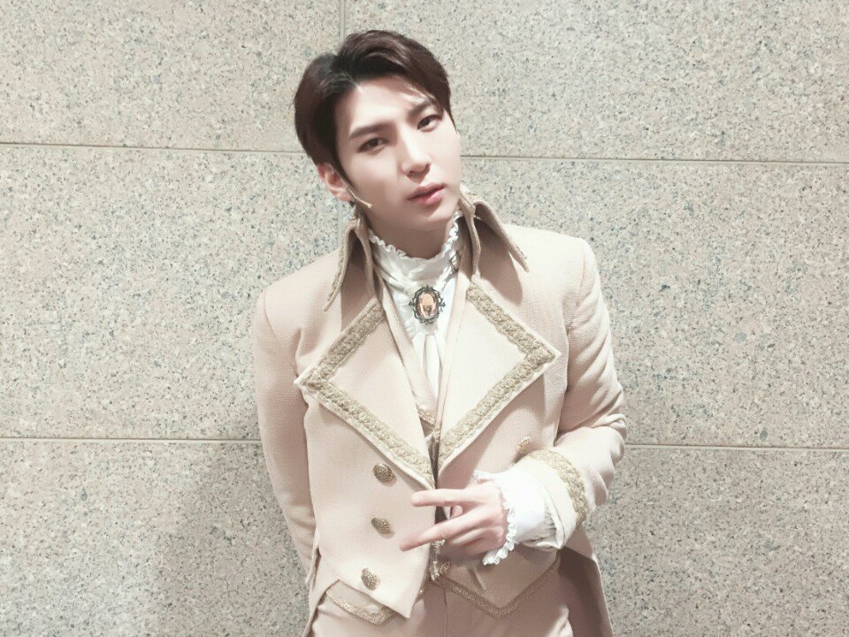 RealVIXX tweet picture