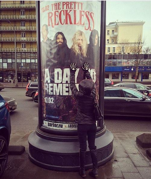 ZombiesXXXX's tweet photo. Nice promo for The Pretty Reckless concert in Russia! https://t.co/4h3PZirtYD