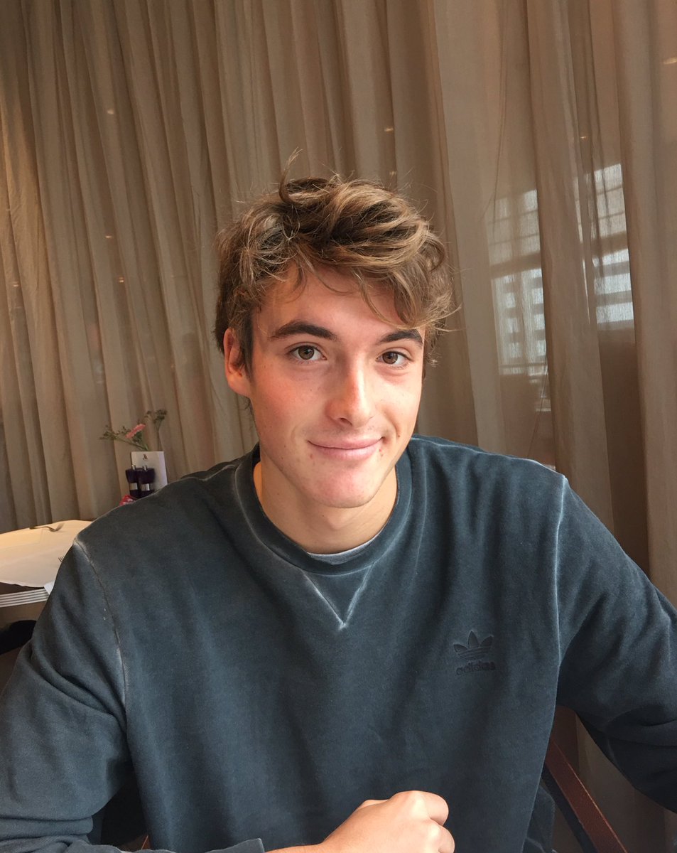 Stefanos Tsitsipas Auf Twitter I Smile Because I Have No Idea What The Hell Is Going On