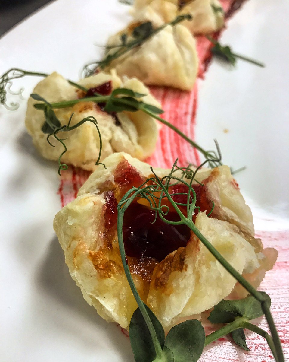 chefolivas's tweet photo. #SundayMorning #chef #tuna #appetizer #love #food #foodporn #sexy https://t.co/8HNHCwtT4y