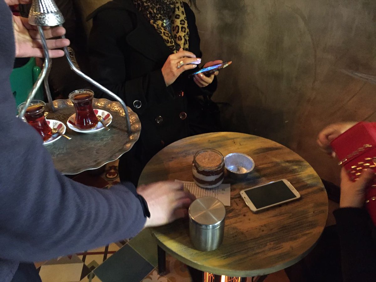 Güzel bi' çay, taze bir mi taze enfes bir tatlı! ☕️ 🍪