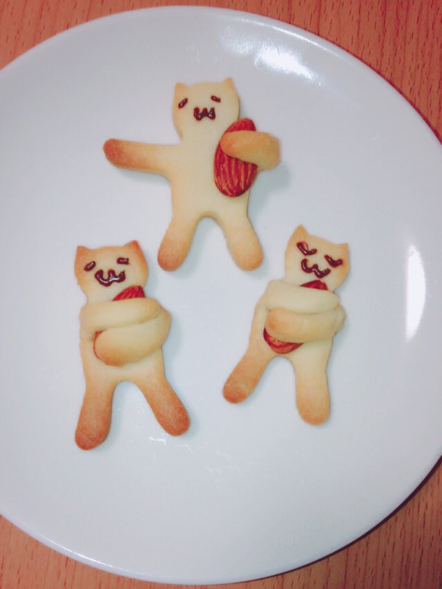CoColikessweet's tweet photo. 皆さんお久しぶりです！
バレンタインのお菓子作りました！

･クッキー
･ブラウニー
･カップケーキ

です！今年は受験あるからあんまり手が凝ったものは作れませんでした...

#お菓子作り 
#お菓子作り好きな人とつながりたい 
#バレンタイン https://t.co/W7PdaNkie2