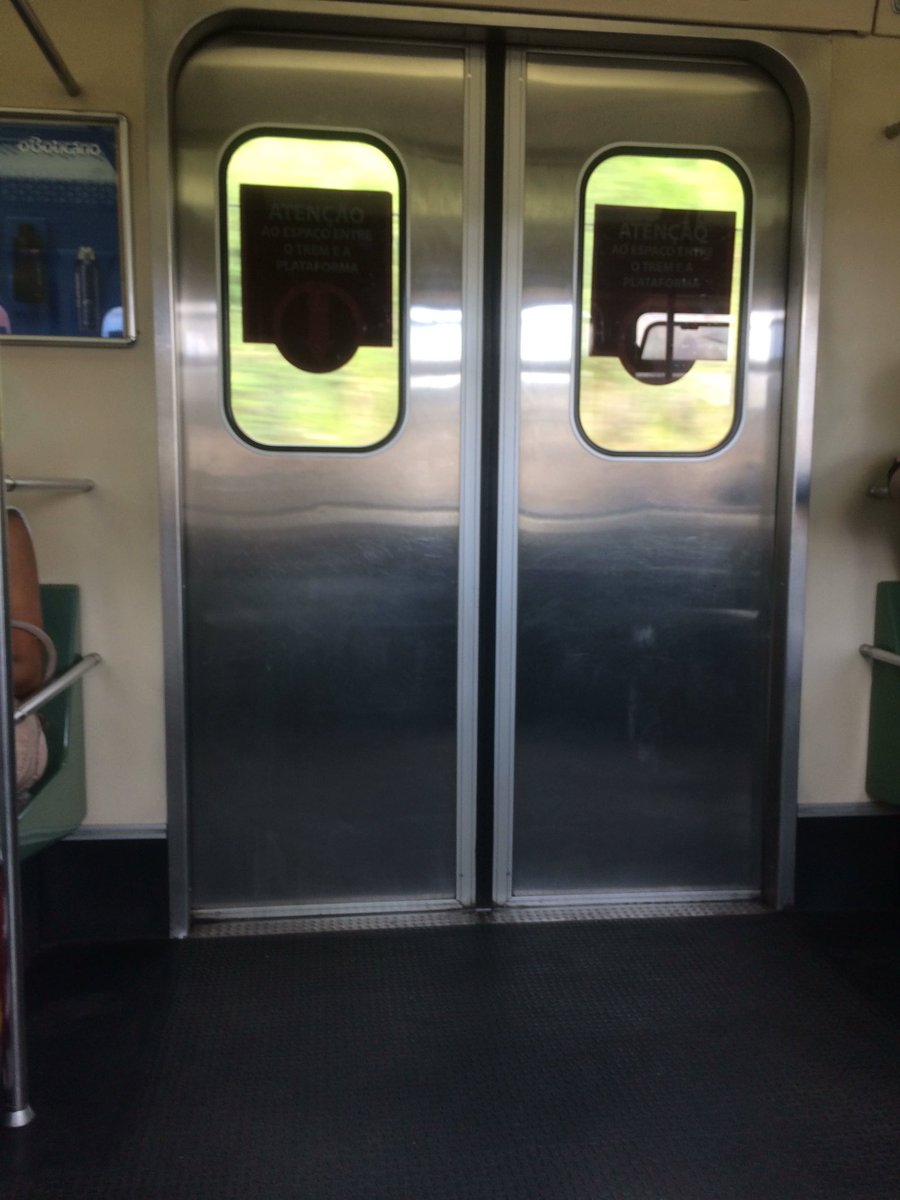 isafilaretti's tweet photo. Metrô- mil vezes melhor que o estresse do trânsito; domingo então! Precisamos realmente de mais investimentos na área. https://t.co/CilC0uPkil