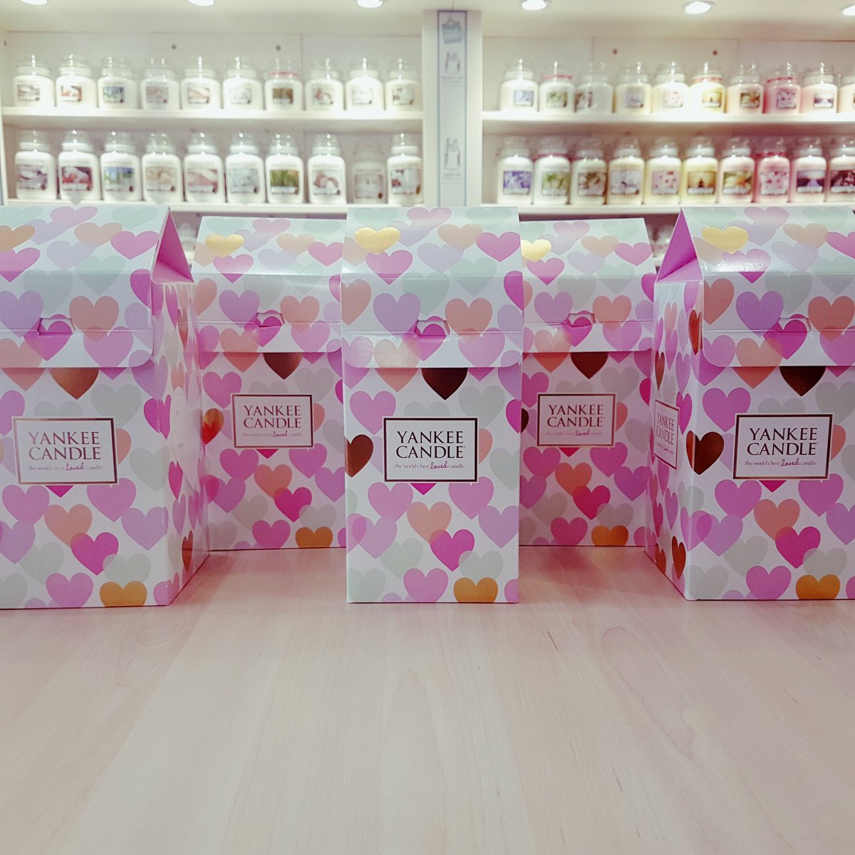 Houseof_Harris2's tweet photo. A reminder that we are giving away FREE gift boxes when you buy any large candle!
#largecandle #gift #giftboxes #ValentinesDay #Valentine https://t.co/2BIxhwDWdf