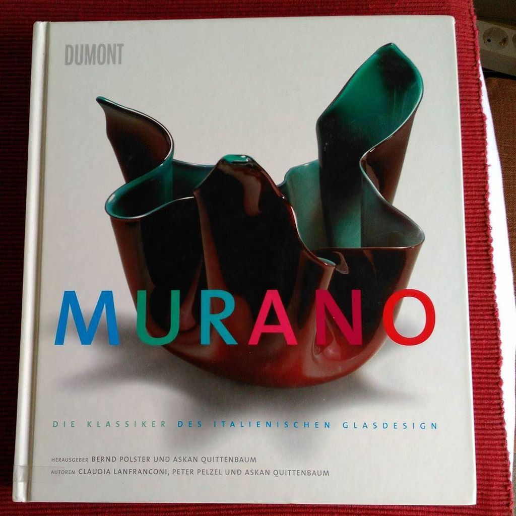 schoendesign's tweet photo. Great book in Murano Glass. #muranos #designglass #vintageshop #vintageglass #midcenturyin… https://t.co/cHXpc89eU8 https://t.co/qWc1OktY56