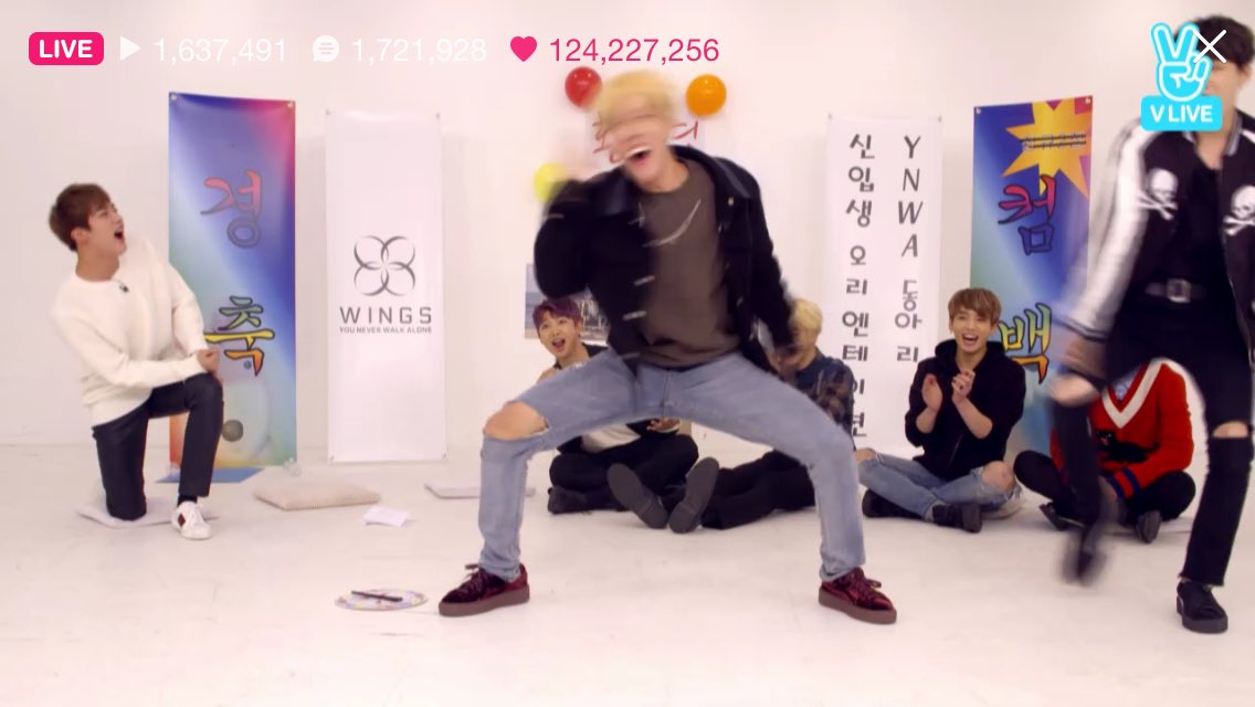 _stsnmbym321's tweet photo. ขอโทษนะคะ...พวกนาย เหมือนเด็กเลย!55555
#youneverwalkalone https://t.co/GAtDUSh3Lx