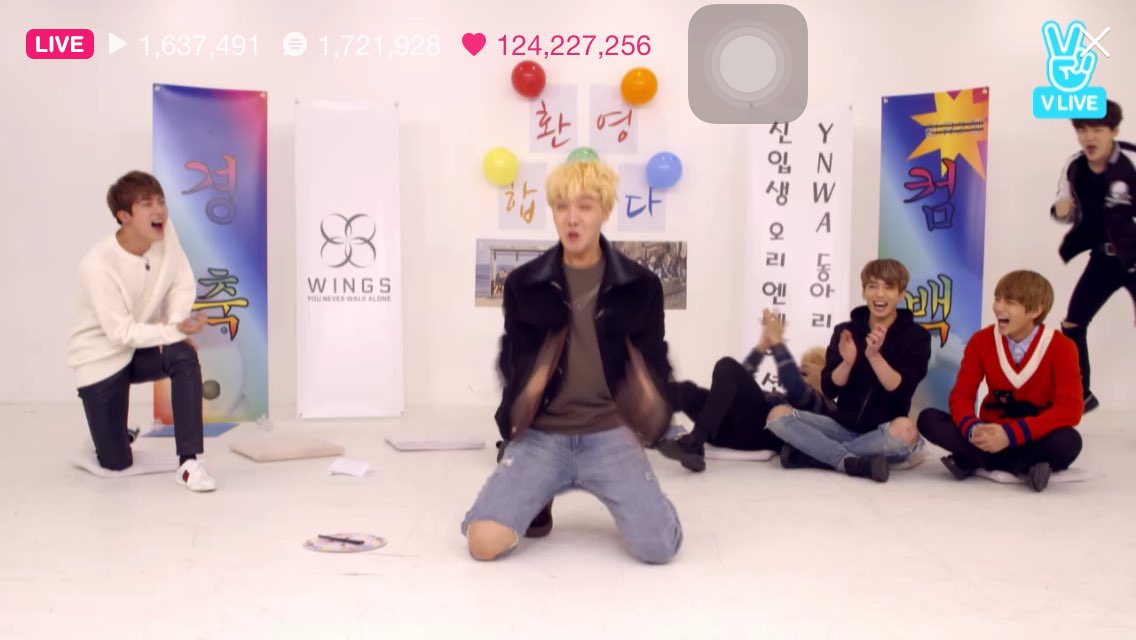 _stsnmbym321's tweet photo. ขอโทษนะคะ...พวกนาย เหมือนเด็กเลย!55555
#youneverwalkalone https://t.co/GAtDUSh3Lx