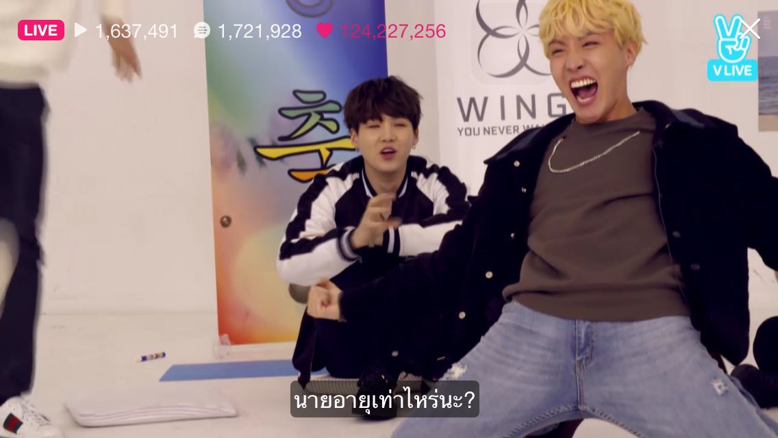 _stsnmbym321's tweet photo. นี่พวกนายอายุเท่าไหร่กันแล้ว พี่จินคะ....โฮปคะ...5555 #youneverwalkalone https://t.co/YTeJpNZlN4