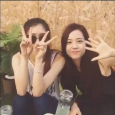 rc_roseanne's tweet photo. @rc_jisoo (( akhirnya kita dipertemukan 😄😄 https://t.co/KtQ4kDWQ0d