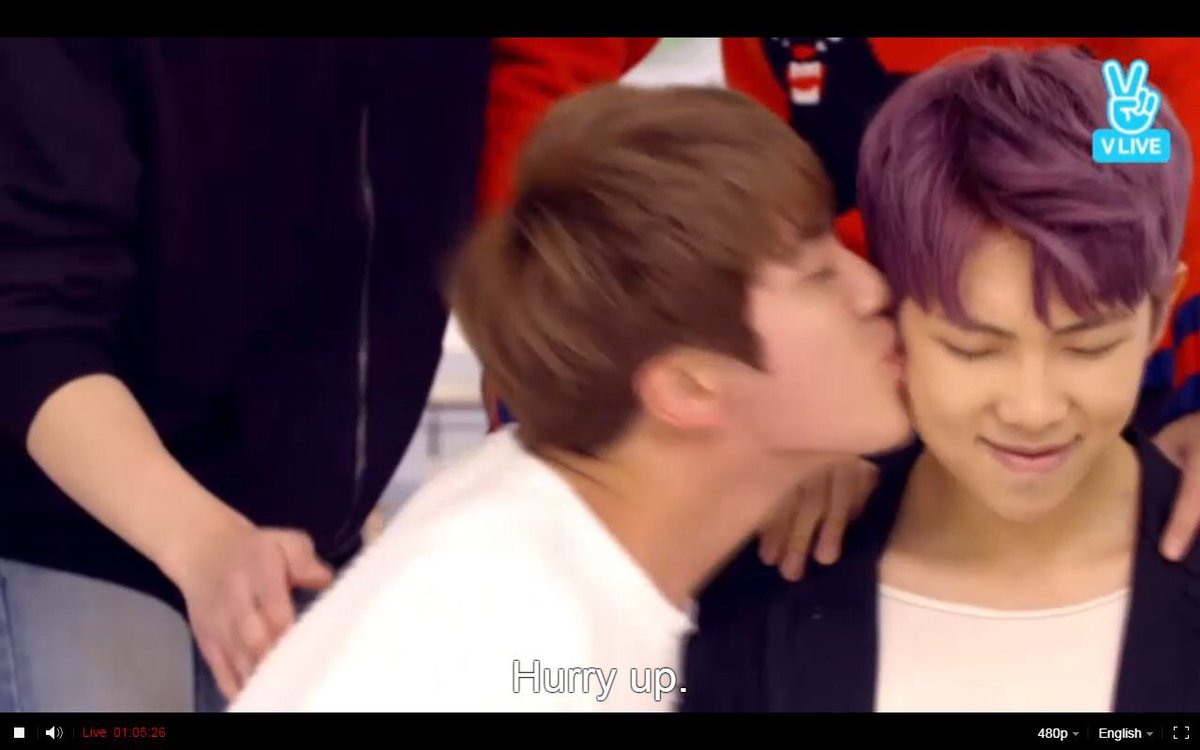 _stsnmbym321's tweet photo. ฟินนนนโว้ยยยยย! #youneverwalkalone #kookv #yoonmin #namjin https://t.co/oWuQ6Oorj2