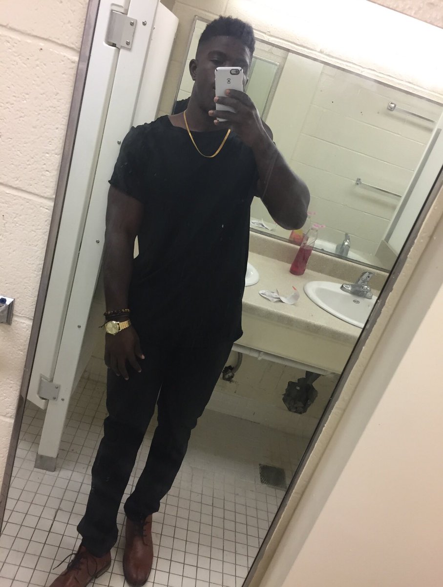 _rostormm's tweet photo. King 
/kiNG/ 
noun
something or someone that is considered to be the best of its type https://t.co/PSWCCoAckq