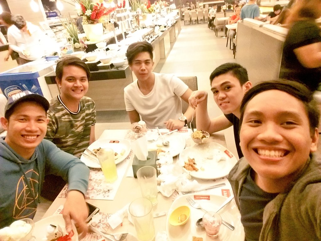 Imjedabandan's tweet photo. Kristiano 👌 #citybuffet 😄😄😄 https://t.co/cCsrJZL9U8