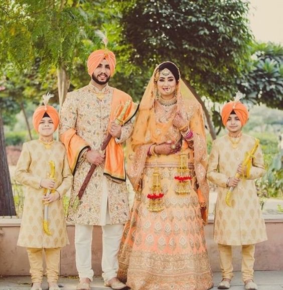 MazaaOnline's tweet photo. #Aww a #Beautiful #Family #Moment!

#RT if you agree!

#SikhWedding #Turban #Sherwani #Lehenga #IndianWedding #MazaaAsianGuide https://t.co/sMziNSPAug