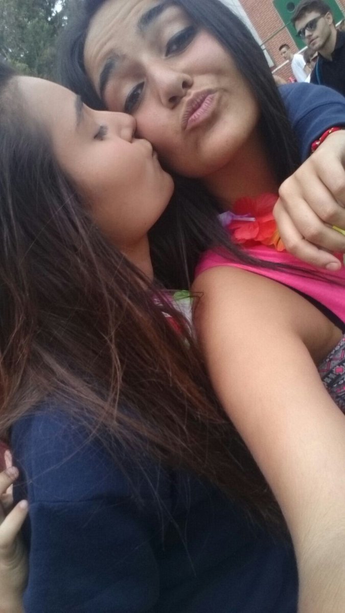 ireeene15_'s tweet photo. Felices 17 AMIGA ¡Te quiero mucho y muy fuerte! 🍀💘💖😈👭 @sofiaa_alcazar https://t.co/69FOI74Mys
