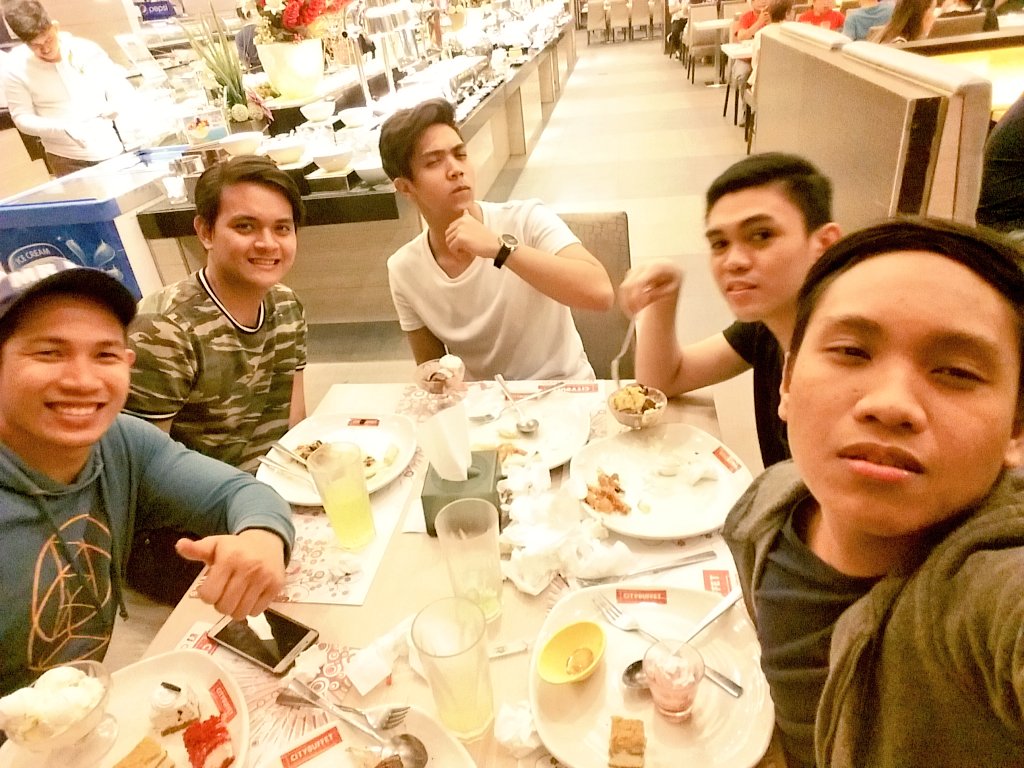 Imjedabandan's tweet photo. Kristiano 👌 #citybuffet 😄😄😄 https://t.co/cCsrJZL9U8